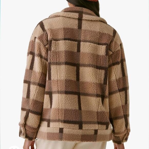 BASS OUTDOOR Women’s Sherpa Jacket with Chest Pockets & Button Closure shaket - Picture 3 of 11